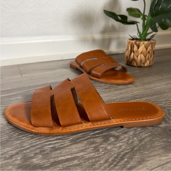 Bamboo cage style laser cut open toe sandals in tan. Size 7.5 - Picture 2 of 8